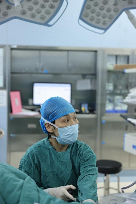 华盈策略 德馨于行，技精于勤：四位医师的25年、33年、16年、13年